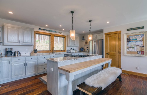 Ellicottville Chalet De Esquí | New & Stunning Chalet!⛷ A+ Reno, Hot-Tub, Barrel Sauna, Slope Views, Fire Pit🔥