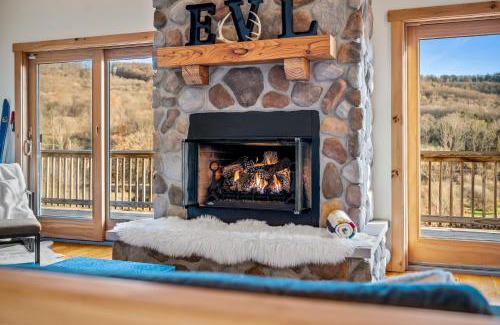 Ellicottville Casa | New & Stunning Chalet! Reno'd, Hot-Tub, Barrel Sauna, Slope Views, Fire Pit