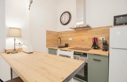 Los Remedios Apartamento | NEW! Stunning modern 2BR apt next to Feria