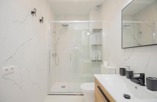 Los Remedios Apartamento | NEW! Stunning modern 2BR apt next to Feria
