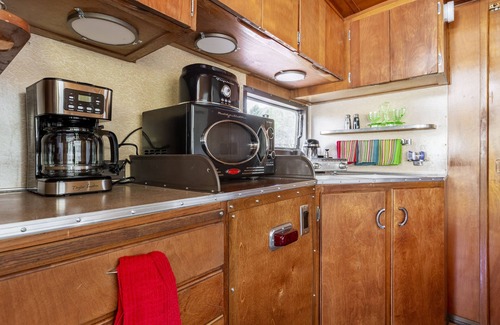 Weaverville Casa | New! Stunning View/Romantic Airstream/ Sauna/ Fire Table