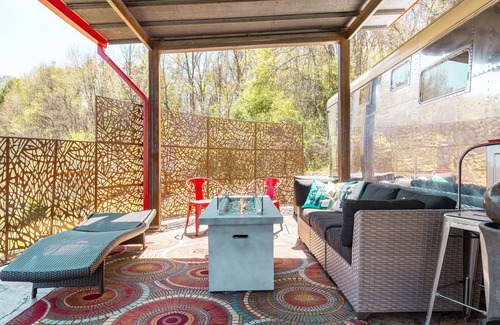 Weaverville Casa | New! Stunning View/Romantic Airstream/ Sauna/ Fire Table