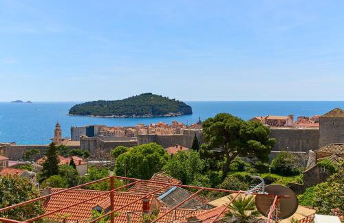 Gornji Kono Apartamento | New & Stunning Views in Luxury 5* Divona Apartment