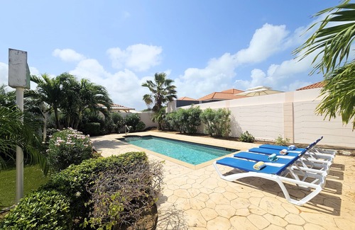 Boroncana Villa | NEW Stunning Villa with Tropical Garden, 3 bed-2 bath minutes to Palm Beach