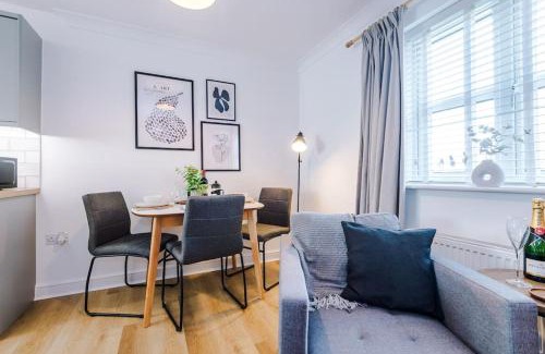 Crewe Apartamento | NEW! Stylish 1-Bed Flat in Crewe by 53 Degrees Property - Ideal for Business & Professionals - Sleeps 3!