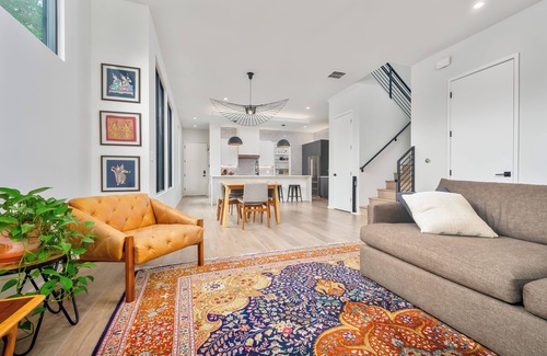 South Manchaca Casa | New Stylish 3/2 Home Mins to DT I Pool/Hot Tub & Firepit!