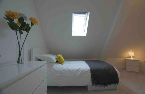 Clacton-on-Sea Casa | New stylish 4 bed house moments from Clacton beach
