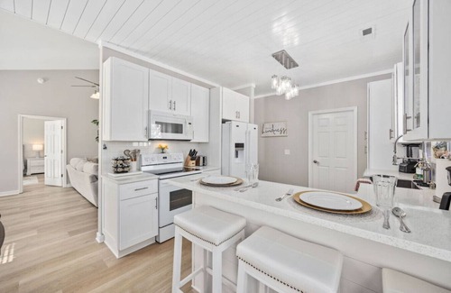 Myrtle Beach Casa | NEW! Stylish 4 BR Home w/ Pool & Spa -Pet Friendly