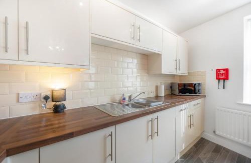 Stockton-on-Tees Apartamento | NEW! Stylish 5-Bed Apartment in Stockton-on-tees by Stay With Us, Perfect for Contractors & Large Groups, FREE Parking!
