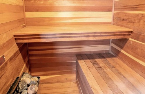 East Stroudsburg Chalet De Esquí | New Stylish Chalet with Sauna