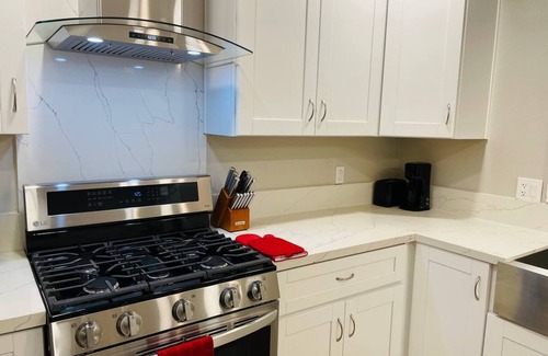 Central Escondido Casa | New! Stylish Home, 4TVs, 5min to Dwntwn! Pets ok!