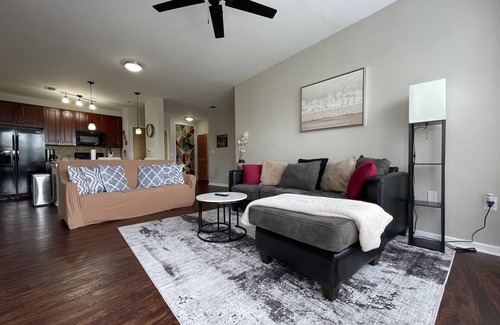 West End Condominio | NEW! Stylish Sky Lofts Condo in Historic West End