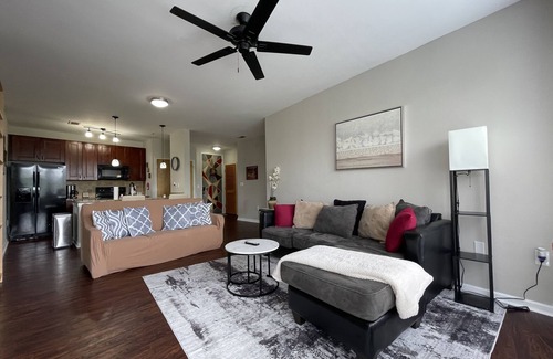 West End Condominio | NEW! Stylish Sky Lofts Condo in Historic West End