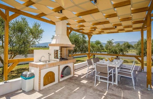 Kalpaki Villa | New Stylish Villa in a Quiet Location - Extensive Gardens, Private Pool and close to Sandy Beaches!