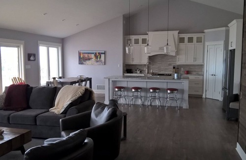 Montague Casa | Nueva casa de verano en el pintoresco río Montague, relájese cómodamente