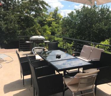 Balatonalmadi Apartamento | ‘NEW’ Sunkissed Villa on the Old Hill