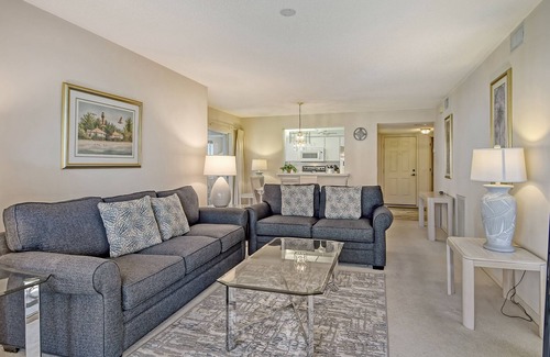 Braden River Condominio | NEW! Sunny Sarasota Getaway: 2Bed/2Bath in Golf and Country Club with Pool