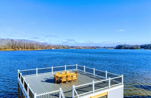 Mineral Casa | NEW Sunrise Point Lakefront Lake Anna, Beach, Dock