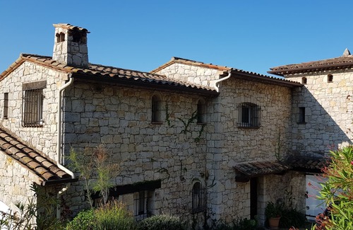 Le Tignet Casa | NUEVO: EXCELENTE PROPIEDAD DE GRAN PIEDRA CON VISTAS IMPRESIONANTES EN EL CAMPO, EL LAGO Y EL MAR
