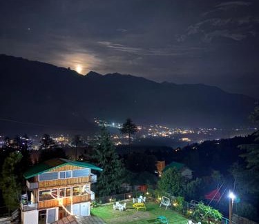 Manali Hotel | New Suraj Inn - Nestled near Hidimba Temple ! Rooftop Cafe With Hampta View ! Private Parking