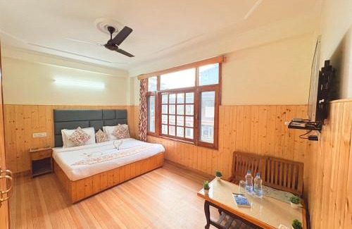 Manali Hotel | New Suraj Inn - Nestled near Hidimba Temple ! Rooftop Cafe With Hampta View ! Private Parking