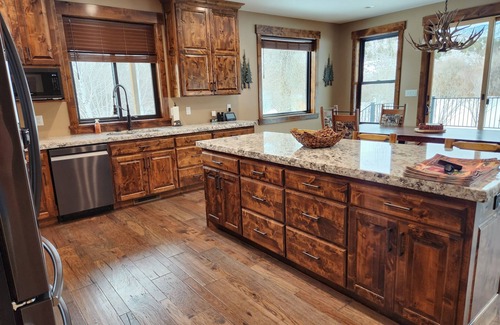 Irwin Cabina | New Swan Valley Cabin on Palisades Creek, Fishing, Hiking, Relaxation!!