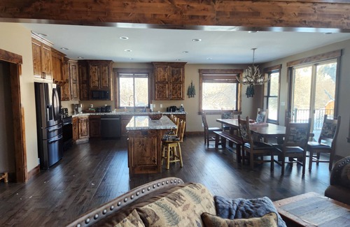 Irwin Cabina | New Swan Valley Cabin on Palisades Creek, Fishing, Hiking, Relaxation!!