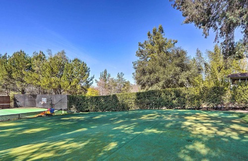 Valley Center Cabina | NEW! Sweet Cabin w/ Community Pool - Pets Welcome!