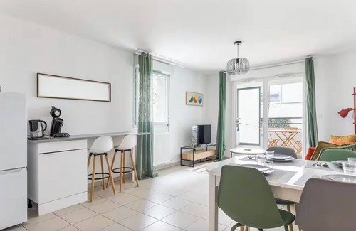 Fontaine-Bayonne-Cartoucherie Apartamento | NEW! The 18: Secure & quiet 2-bed apt, terrace, parking, city center, near river