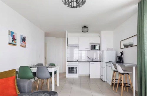 Fontaine-Bayonne-Cartoucherie Apartamento | NEW! The 18: Secure & quiet 2-bed apt, terrace, parking, city center, near river