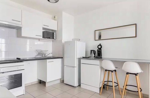 Fontaine-Bayonne-Cartoucherie Apartamento | NEW! The 18: Secure & quiet 2-bed apt, terrace, parking, city center, near river
