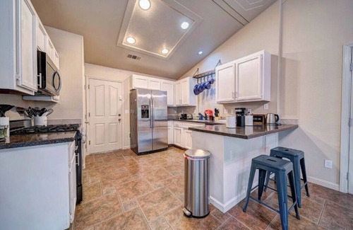 Quail Ridge Casa | 🏡 *NEW* The Artsy Abode ✨ Hot Tub ♨️ BBQ 🍖Foosball ⚽️