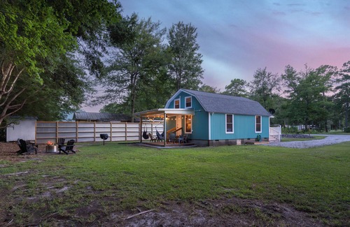 Supply Casa | NEW-The Beach Haus- Luxe Cottage, professionally designed w/ WiFi, linens incl.