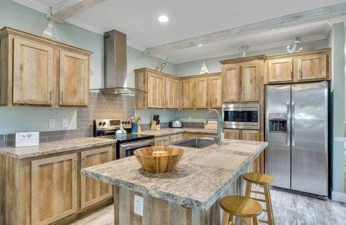 Bridgeport Heights Casa | ~NEW~ The Breezy Oak Bungalow ~ Rainbow Spring