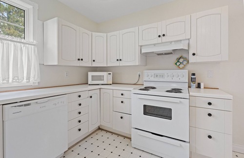 Old Town Historic District Cabaña | NEW! The Cedar House - Steps from Queen Street
