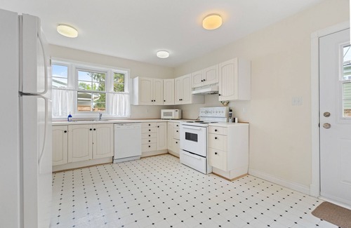 Old Town Historic District Cabaña | NEW! The Cedar House - Steps from Queen Street