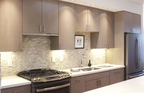 North Broadway - Holiday Condominio | Nuevo "The Coop" en vacaciones. Sofisticado Nobo Condo w / mtn vistas, luz fabulosa