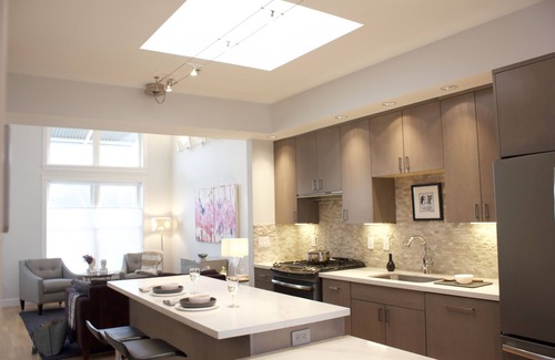 North Broadway - Holiday Condominio | Nuevo "The Coop" en vacaciones. Sofisticado Nobo Condo w / mtn vistas, luz fabulosa