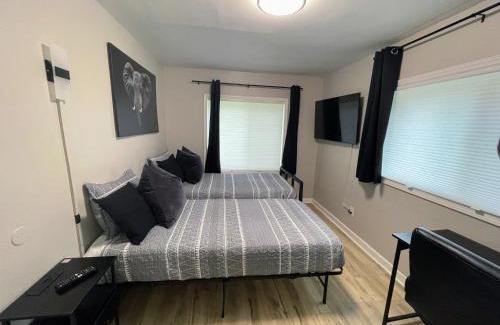 College Park Apartamento | *NEW* The Cozy Haven, 5 minutes to ATL airport