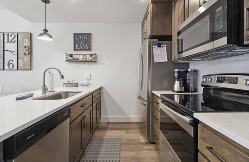 McCall Casa | NEW! The Getaway; A Fresh Modern Retreat! Enjoy the Mountains & Lake with Your Fav People!