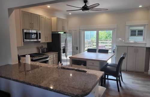 Elberta Casa | New! The Glarum House - Gorgeous Dog-Friendly Historic Home in Great Location with Central A/C!