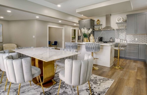 West Central Condominio | NEW! The Gray Room: Downtown 2BR Condo w/ Free Parking & WiFi
