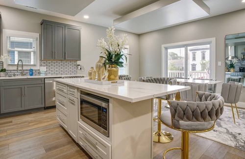 West Central Condominio | NEW! The Gray Room: Downtown 2BR Condo w/ Free Parking & WiFi