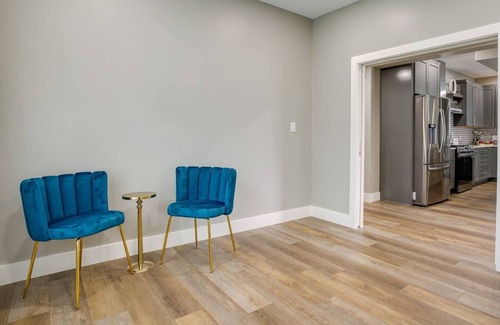 West Central Condominio | NEW! The Gray Room: Downtown 2BR Condo w/ Free Parking & WiFi