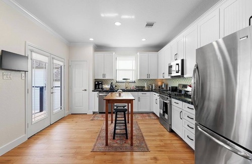 Clear Lake Shores Casa | NEW! The Kipp House! Luxury home walking distance to Boardwalk!