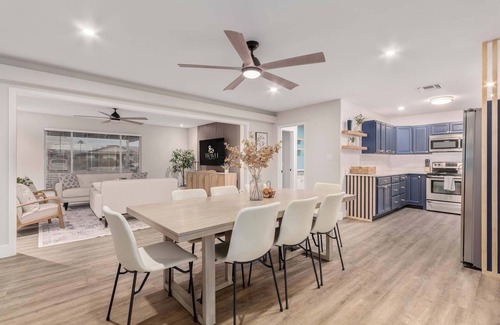 Cox Heights Casa | NEW|The Mesquite Retreat on Oak|Entertainers Oasis
