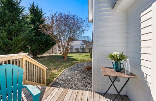 Marshall Casa | *NEW! The Rectory, King Bed, Home Theater, Deck, BBQ, Fire Pit