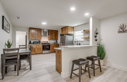 Stephenville Casa | *NEW* The Round Up | 4BR | Walk to TSU | Downtown