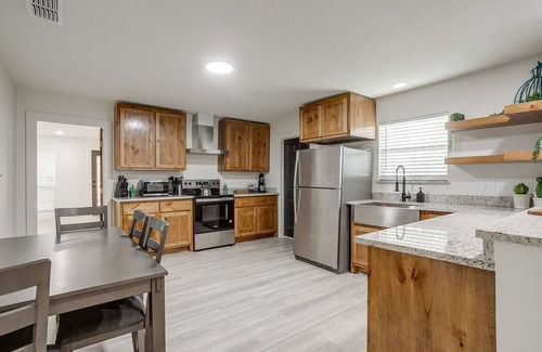 Stephenville Casa | *NEW* The Round Up | 4BR | Walk to TSU | Downtown