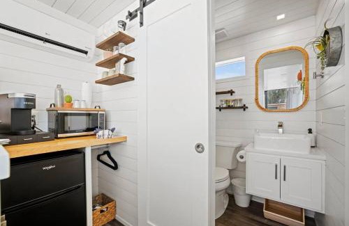 Fredericksburg Casa | New The Saguaro-Tiny Shipping Container Home